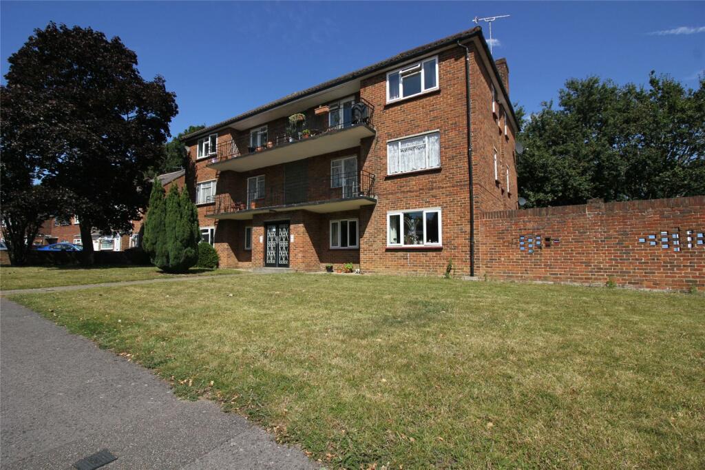 2 bedroom apartment for sale in Courts Road, Earley, Reading, Berkshire, RG6