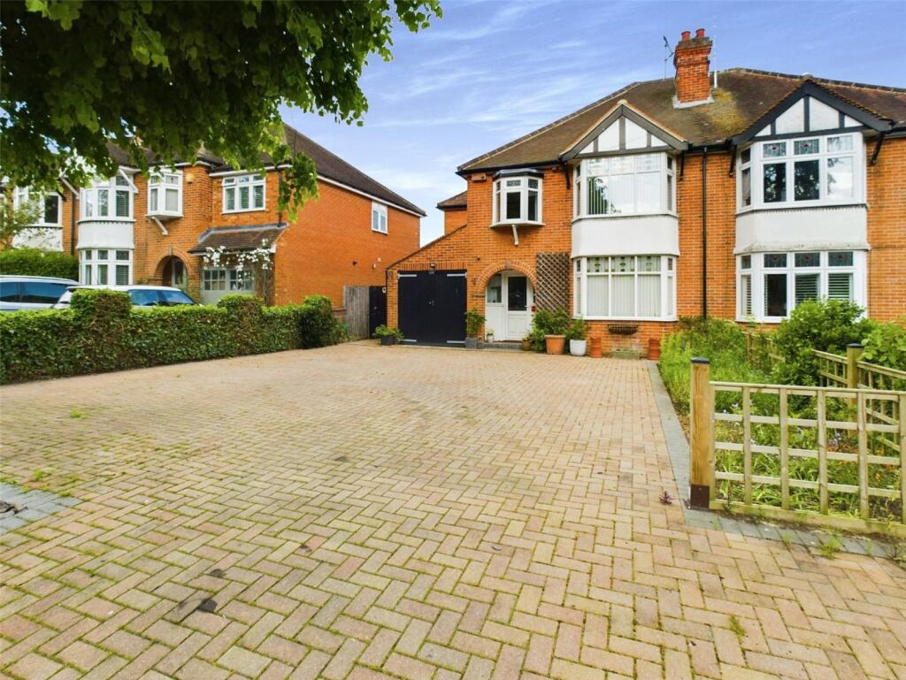 4 bedroom semi-detached house for sale in Luckmore Drive, Earley, Reading, Berkshire, RG6
