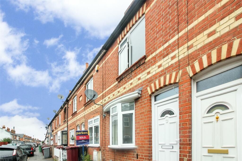 2 bedroom terraced house for sale in Wykeham Road, Reading, RG6