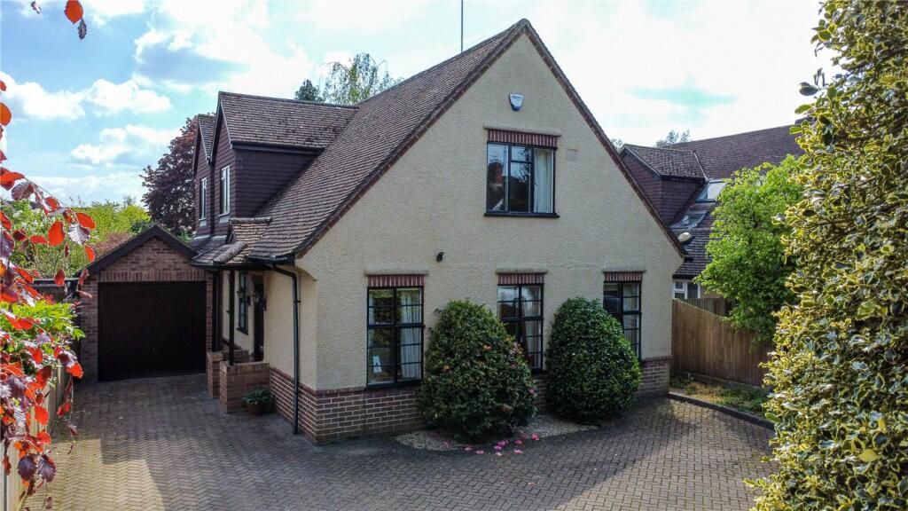 4 bedroom detached house for sale in Ramsbury Drive, Earley, Reading