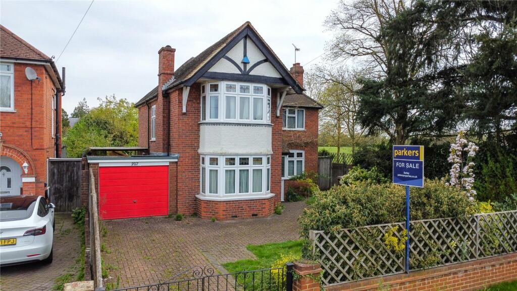 4 bedroom detached house for sale in Wokingham Road, Earley, Reading