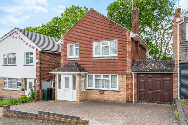 3 bedroom detached house for sale in Chalet Close, Joydens Wood, DA5