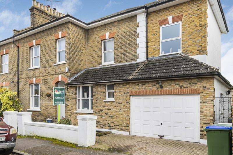 5 bedroom semidetached house for sale in Warren Road, Bexleyheath, DA6