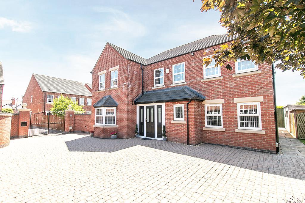 4 bedroom detached house for sale in Plains Road, Mapperley, Nottingham