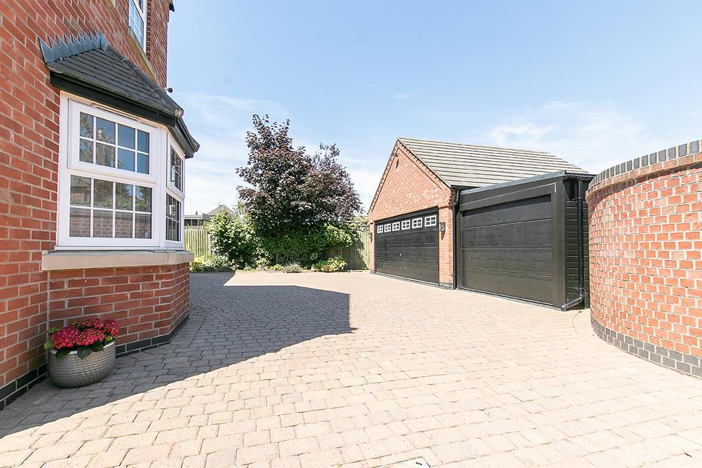 4 bedroom detached house for sale in Plains Road, Mapperley, Nottingham
