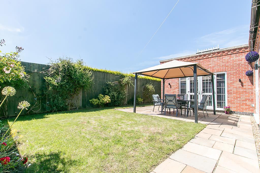 4 bedroom detached house for sale in Plains Road, Mapperley, Nottingham