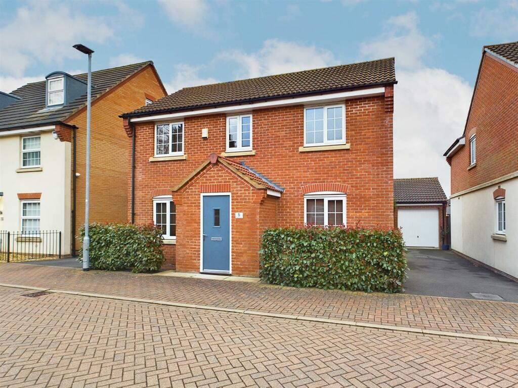 4 bedroom detached house for sale in Dawlish Court, Mapperley