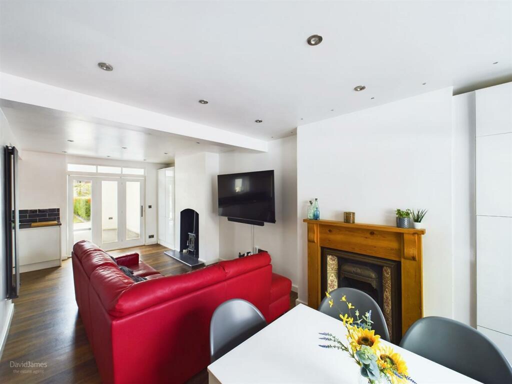 4 bedroom semidetached house for sale in Marshall Hill Drive