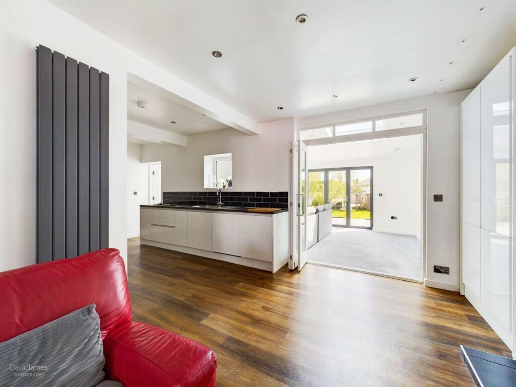 4 bedroom semidetached house for sale in Marshall Hill Drive