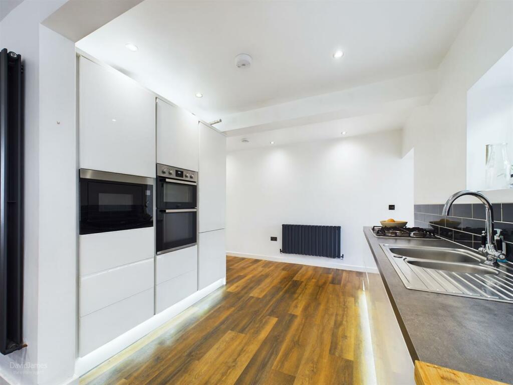 4 bedroom semidetached house for sale in Marshall Hill Drive