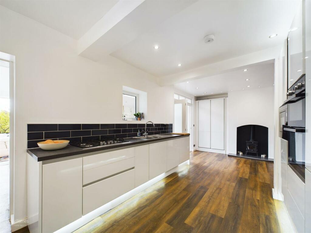 4 bedroom semidetached house for sale in Marshall Hill Drive