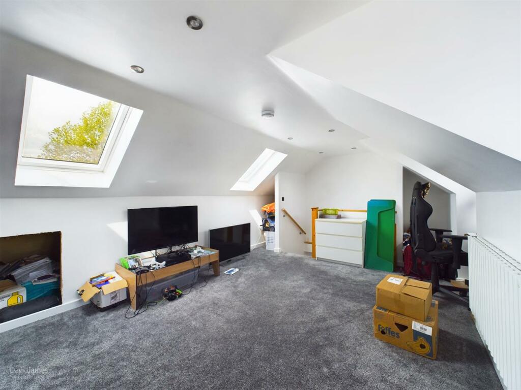 4 bedroom semidetached house for sale in Marshall Hill Drive