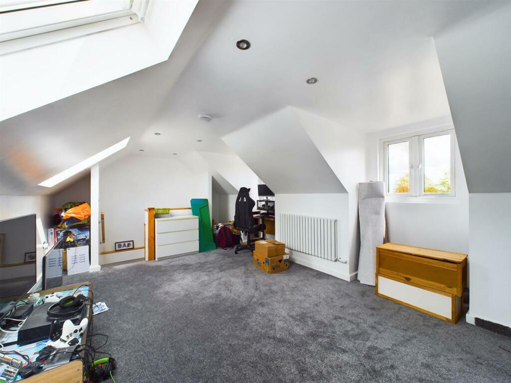 4 bedroom semidetached house for sale in Marshall Hill Drive