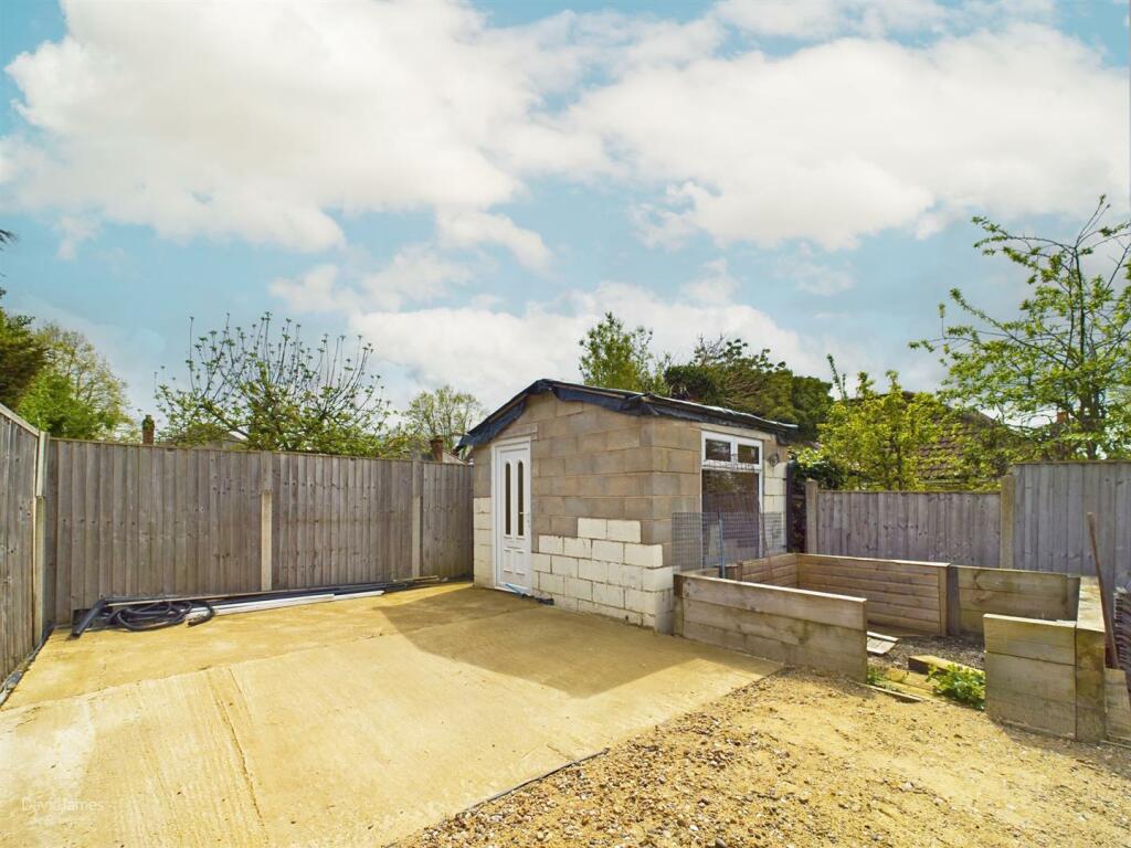 4 bedroom semidetached house for sale in Marshall Hill Drive