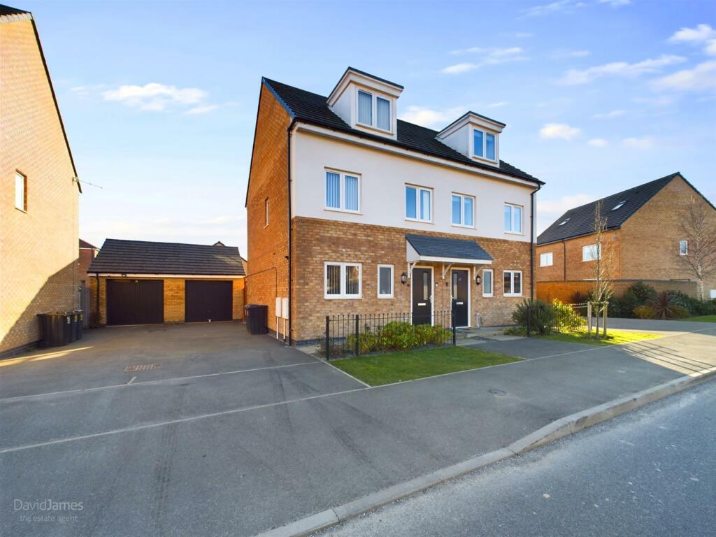 3 bedroom semidetached house for sale in Waldrom Road, Gedling