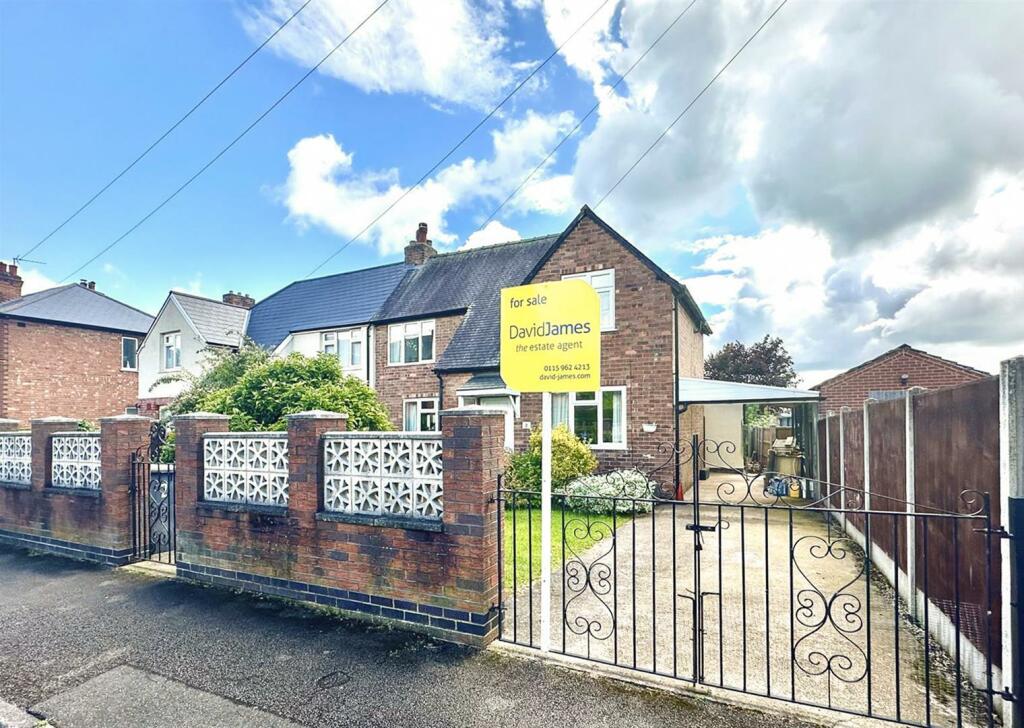 4 bedroom semidetached house for sale in Priory Road, Gedling