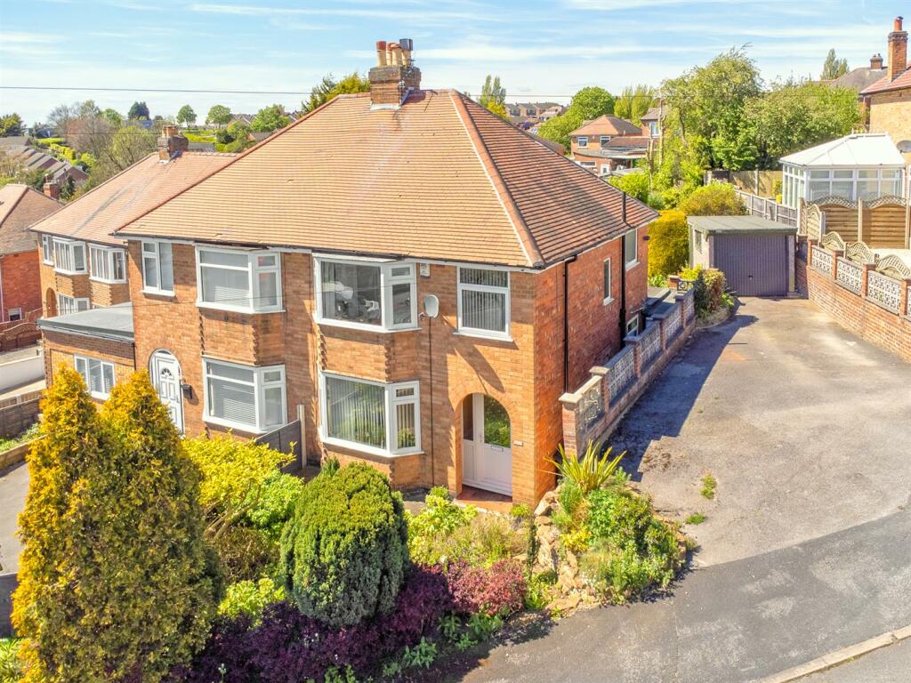 3 bedroom semidetached house for sale in Besecar Avenue, Gedling, Nottingham, NG4