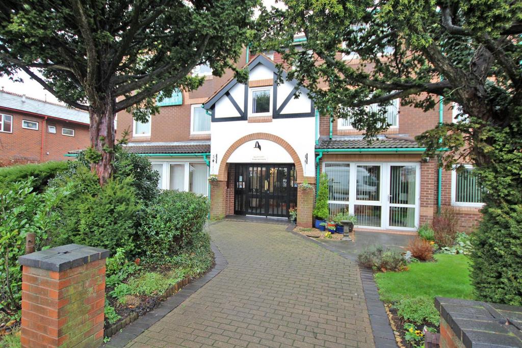 1 bedroom apartment for sale in Beech Court, Mapperley, Nottingham, NG3