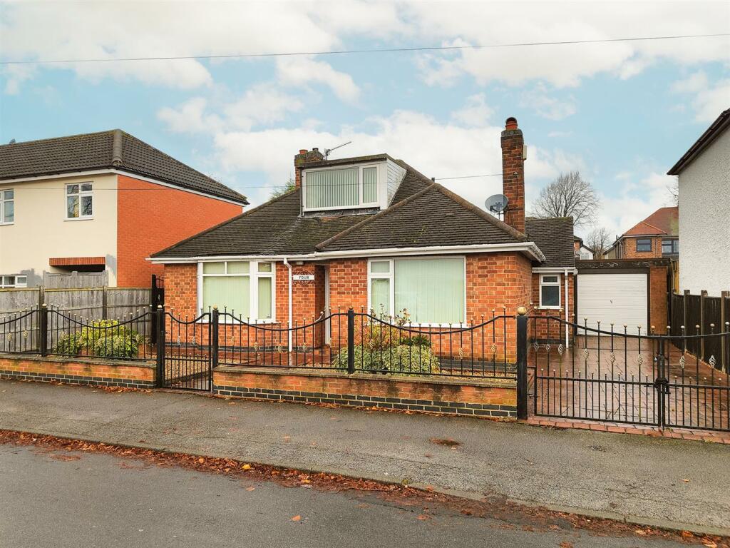 4 bedroom detached bungalow for sale in Marshall Hill Drive, Mapperley, Nottingham, NG3