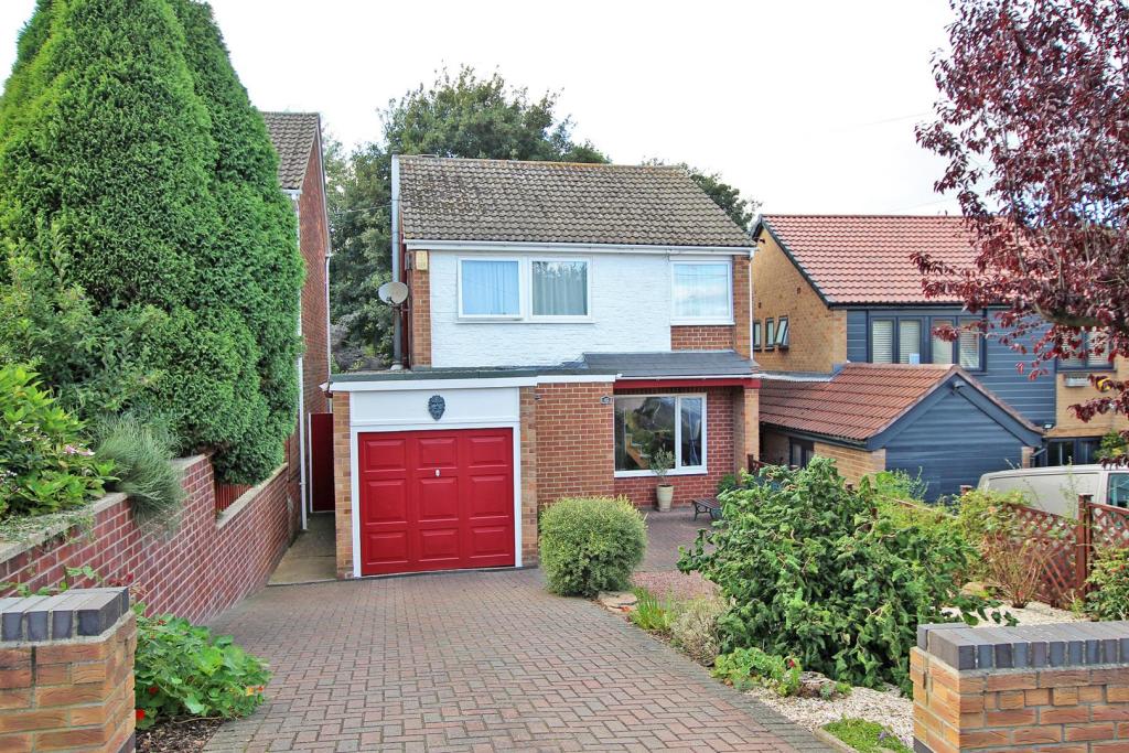 4 bedroom detached house for sale in Gunthorpe Road, Gedling