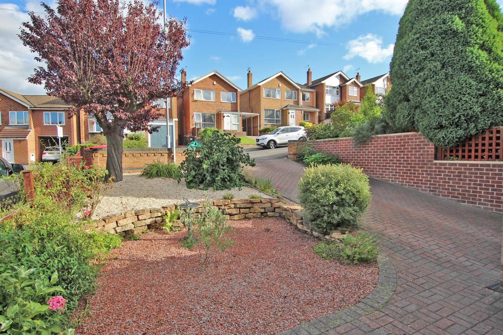 4 bedroom detached house for sale in Gunthorpe Road, Gedling