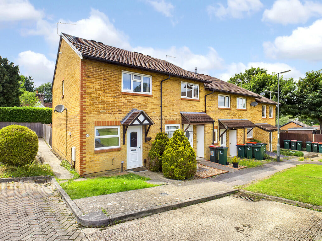 2 bedroom end of terrace house for sale in Pound Hill, Crawley, RH10