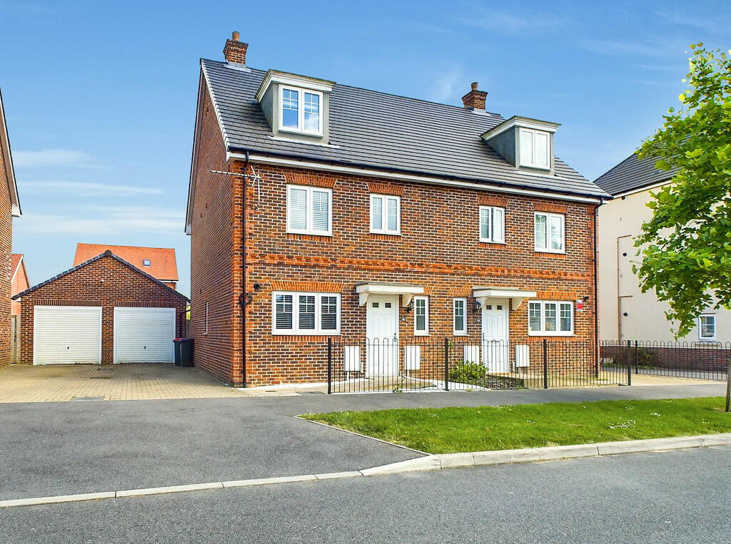 4 bedroom semidetached house for sale in Wood, Crawley, RH10