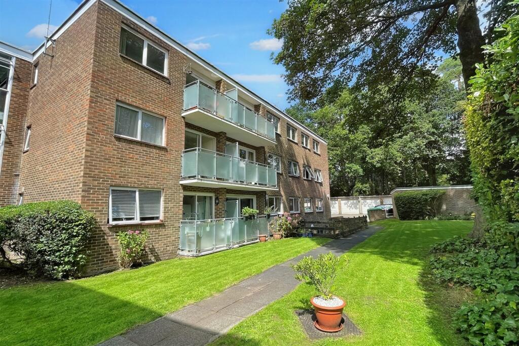 3 bedroom flat for sale in Chandlers Ford, SO53