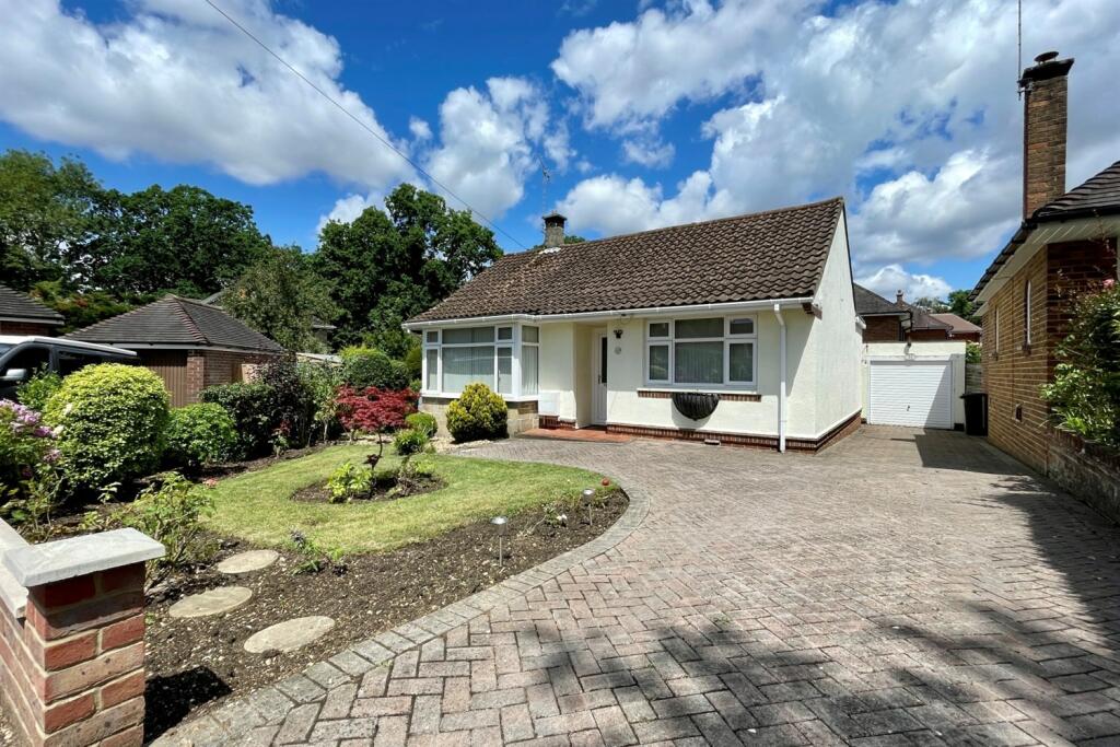 2 bedroom detached bungalow for sale in Chandlers Ford, SO53