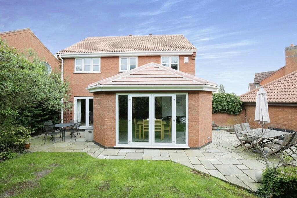 4 bedroom detached house for sale in The Spinney, Atherstone, CV9