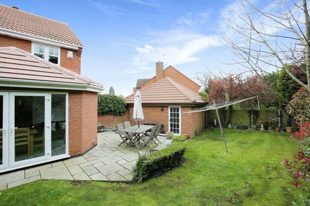 4 bedroom detached house for sale in The Spinney, Atherstone, CV9