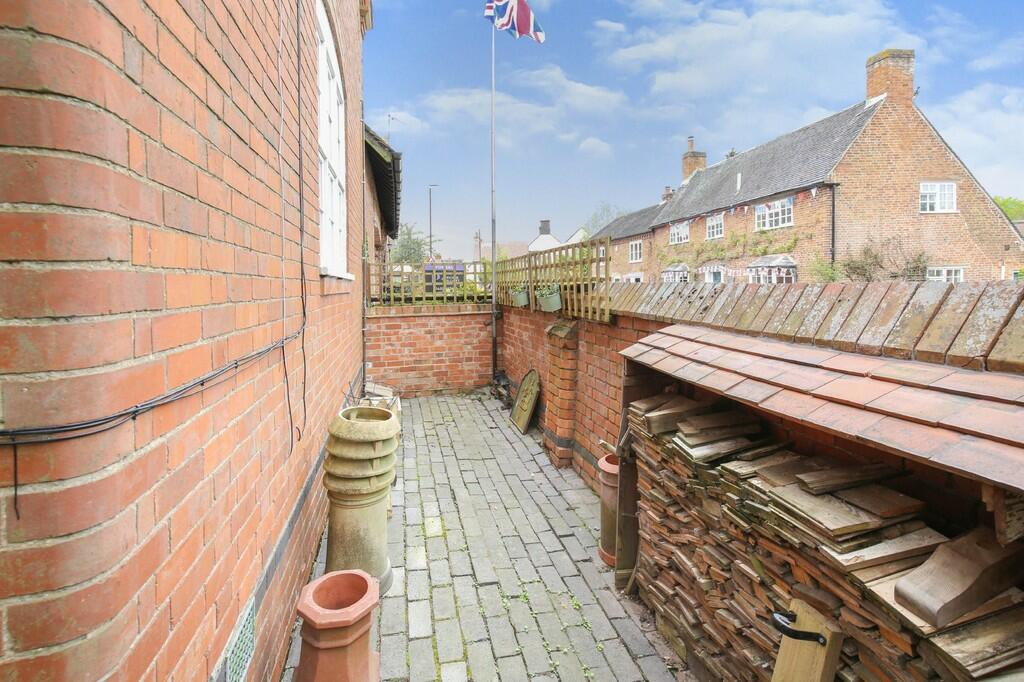 3 bedroom cottage for sale in Main Street, Higham On The Hill, CV13