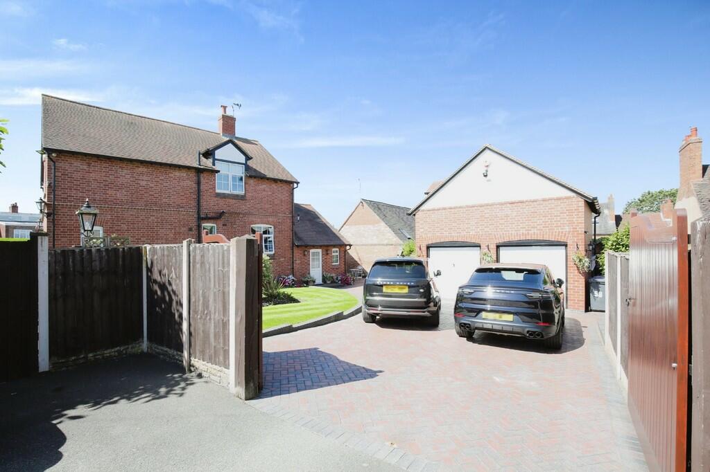 4 bedroom detached house for sale in South Street, Atherstone, CV9