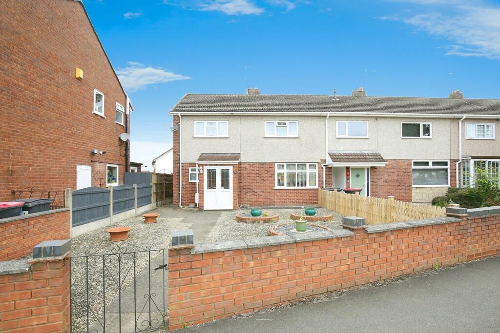 3 bedroom end of terrace house for sale in Royal Meadow Drive