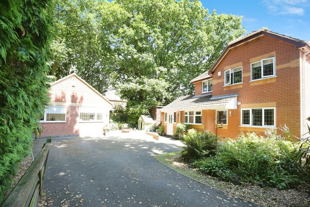 Main image of property: Walnut Close, Hartshill