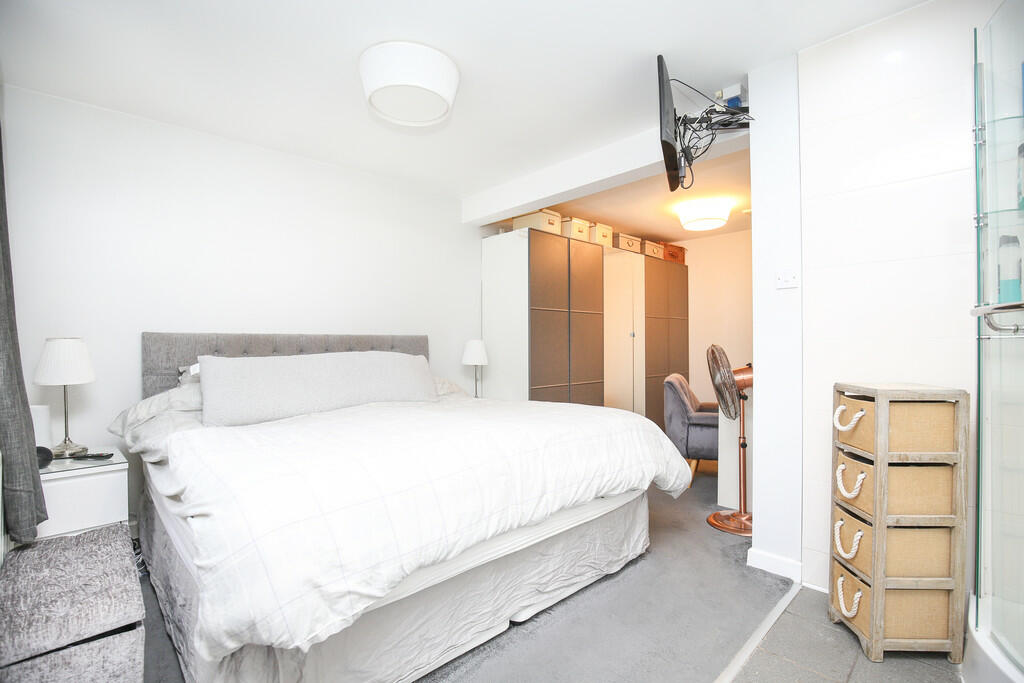 Additional property image - Meadow Gardens, Baddesley Ensor