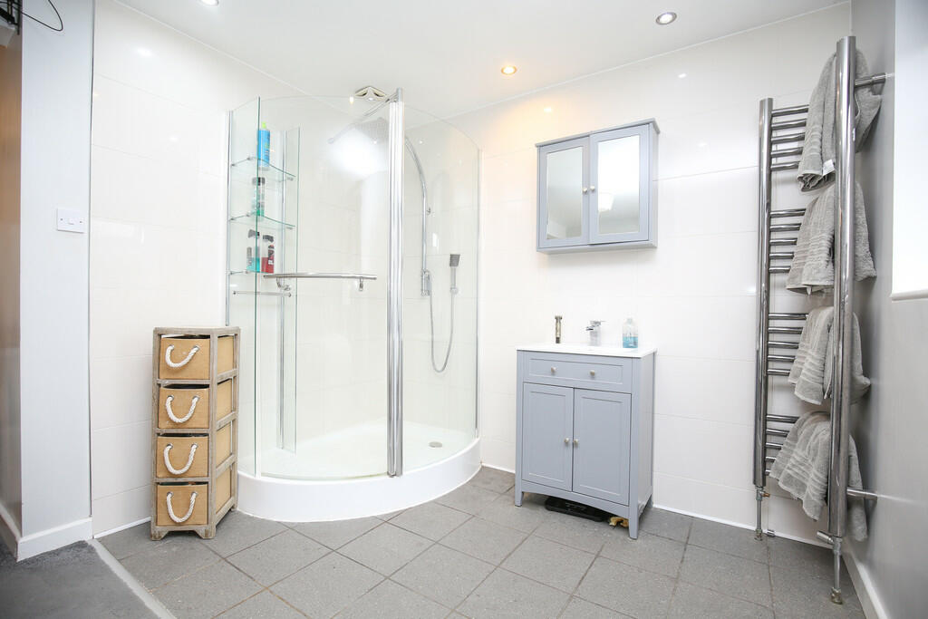 Additional property image - Meadow Gardens, Baddesley Ensor