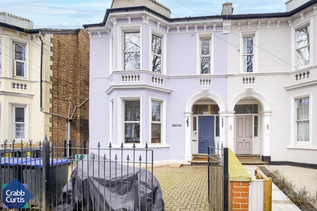 Main image of property: Avenue Road, Leamington Spa, Warwickshire, CV31