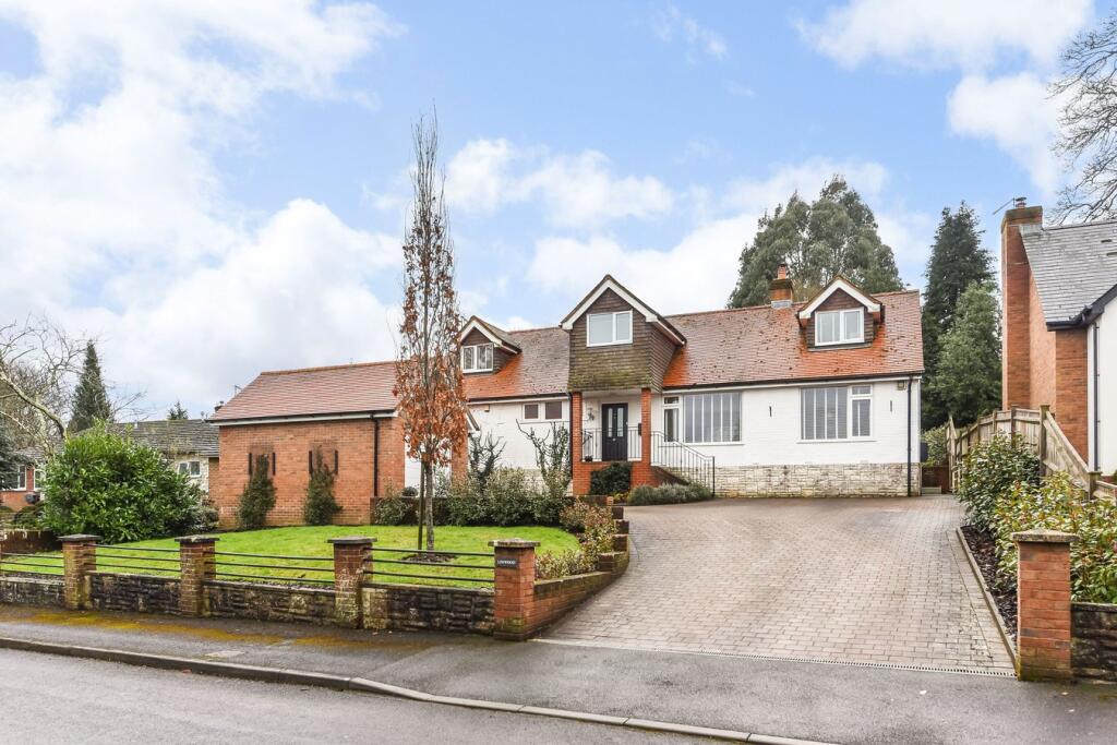 Main image of property: Knightwood Close, Lyndhurst, SO43