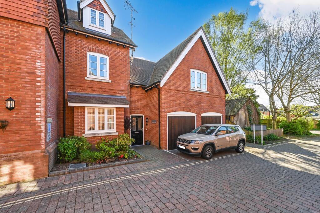 Main image of property: Gosport Lane, Lyndhurst, SO43