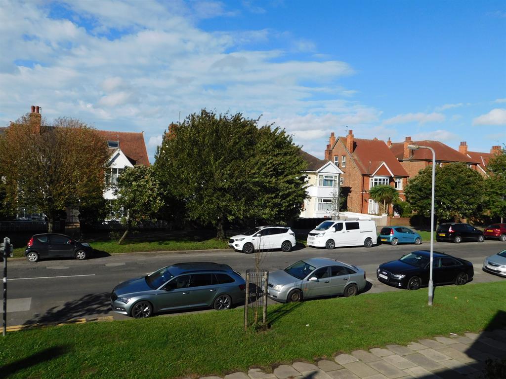 4 bedroom semidetached house for sale in Scarbrough Avenue, Skegness