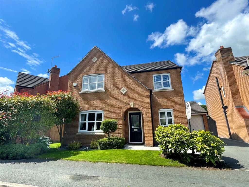 4 bedroom detached house for sale in Mill Pool Way, Sandbach, CW11