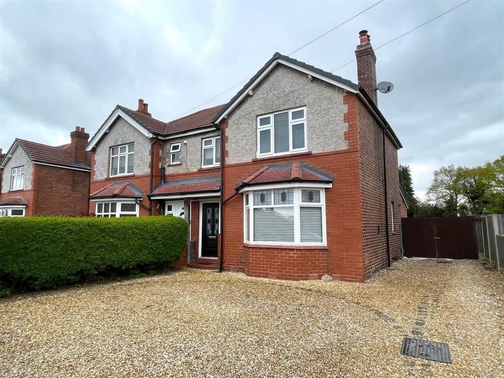 3 bedroom semi-detached house for sale in Deans Lane, Sandbach, CW11