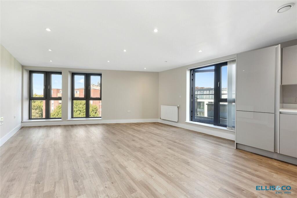 Main image of property: Nether Street, London, N3