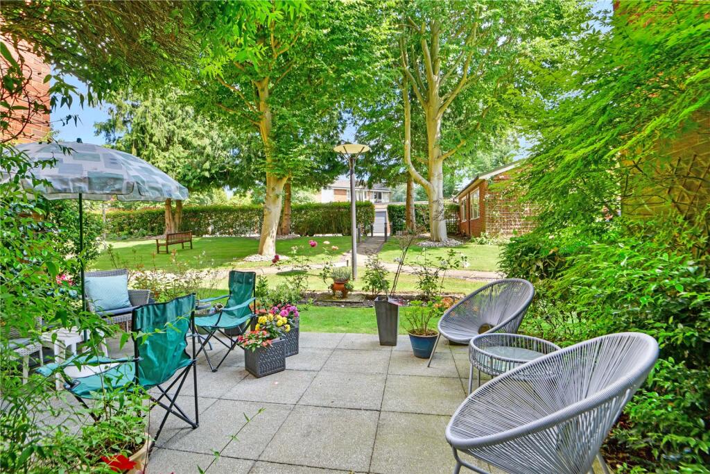 Main image of property: Hendon Lane, Finchley, N3