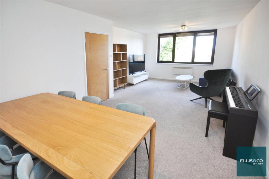 Main image of property: Bow Lane, North Finchley, N12