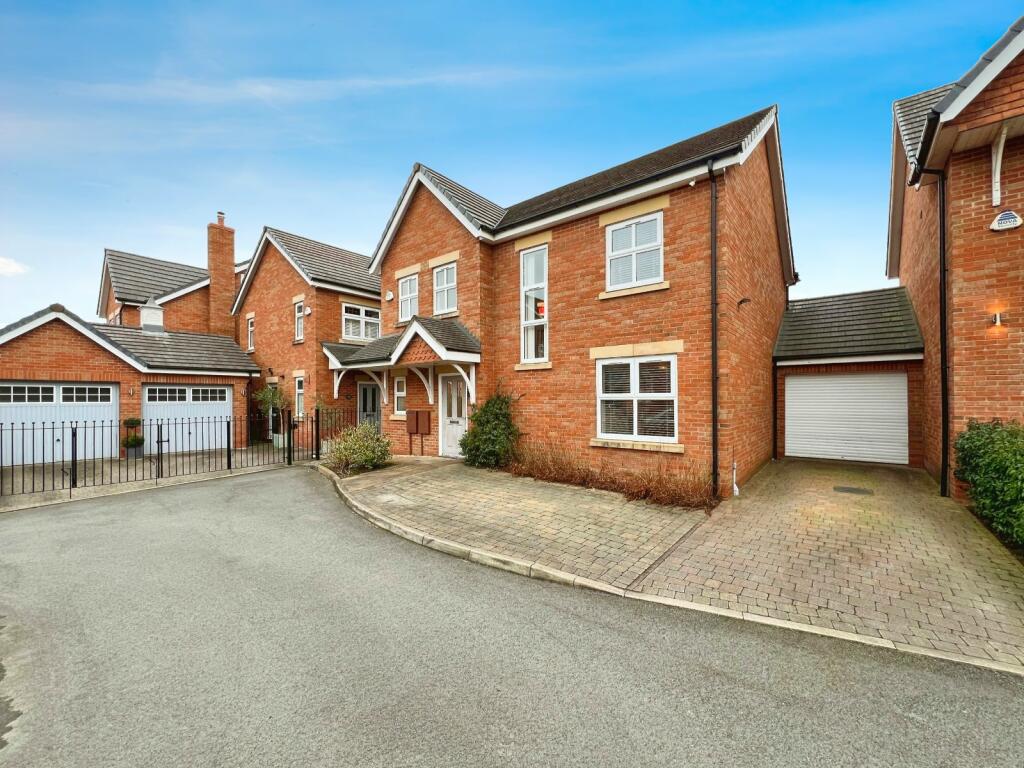 4 bedroom link detached house for sale in Chorlton Brook, Monton, M30