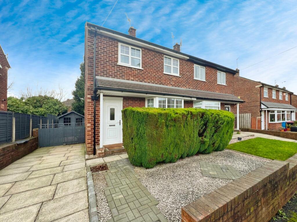 3 bedroom semidetached house for sale in Folly Lane, Swinton, M27