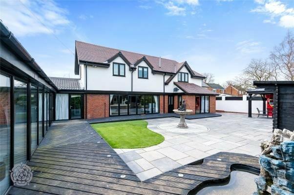 4 bedroom detached house for sale in Twiss Green Lane, Culcheth, Warrington, Cheshire, WA3