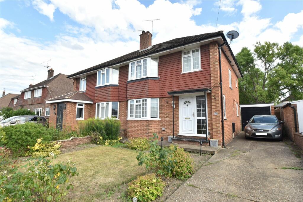 3 bedroom semi-detached house for sale in Kings Avenue, Tongham ...